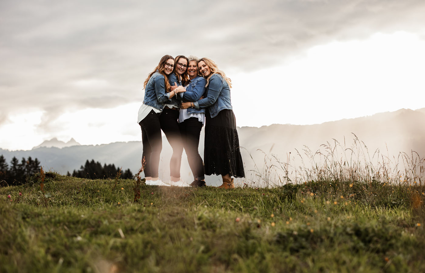 Familienshooting, Schwyz, Hochzeits Fotograf, Zentralschweiz, Irene Kälin Fotografie,Kindershooting,Outoorshooting,Natur, Familienglück, Familienfotografie, Familienfotografin,Schweizer Fotografin