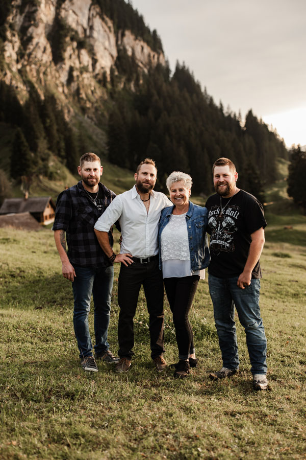 Familienshooting, Schwyz, Hochzeits Fotograf, Zentralschweiz, Irene Kälin Fotografie,Kindershooting,Outoorshooting,Natur, Familienglück, Familienfotografie, Familienfotografin,Schweizer Fotografin