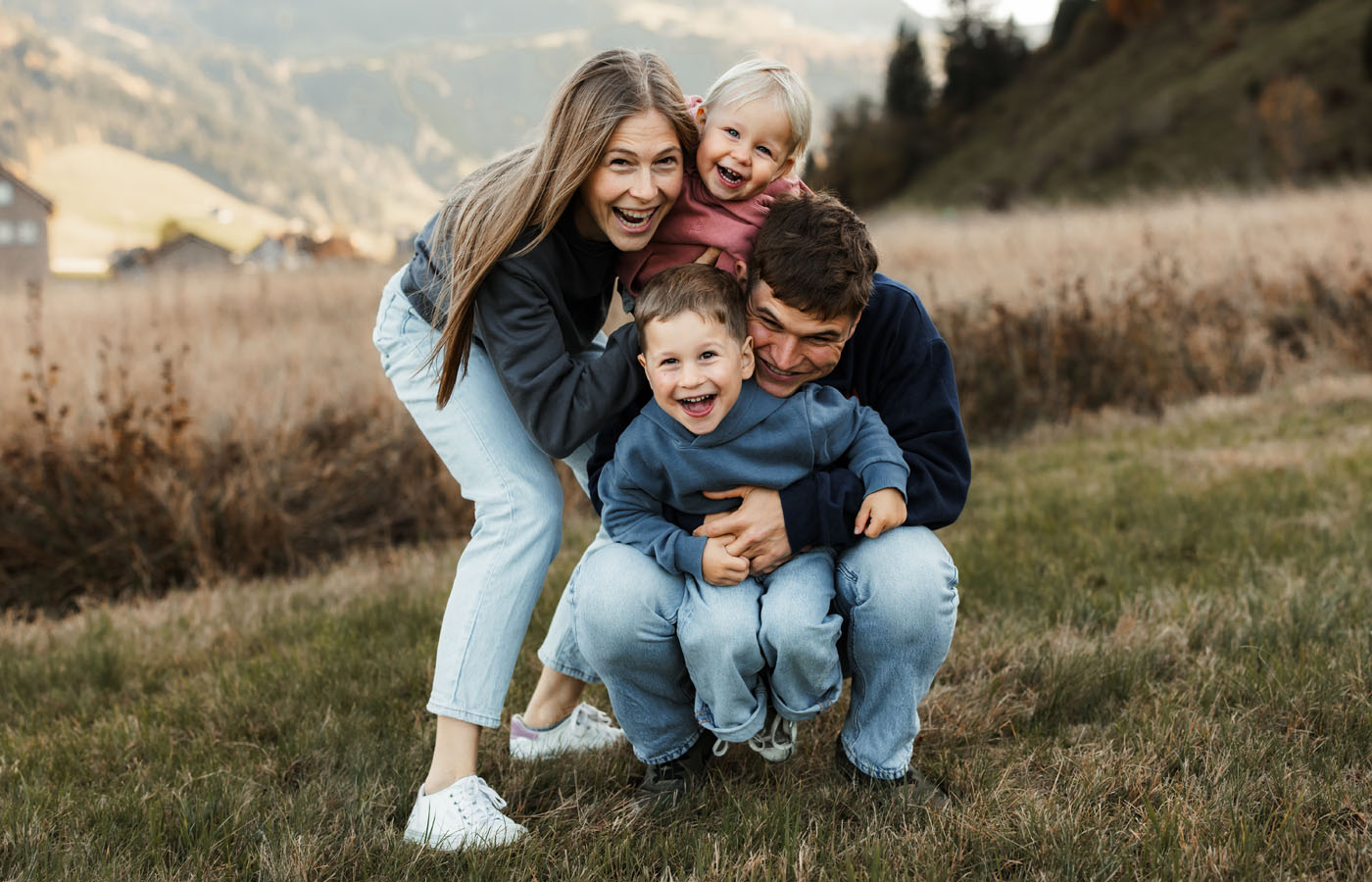 Familienshooting, Schwyz, Hochzeits Fotograf, Zentralschweiz, Irene Kälin Fotografie,Kindershooting,Outoorshooting,Natur, Familienglück, Familienfotografie, Familienfotografin,Schweizer Fotografin