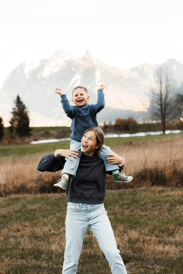 Familienshooting, Schwyz, Hochzeits Fotograf, Zentralschweiz, Irene Kälin Fotografie,Kindershooting,Outoorshooting,Natur, Familienglück, Familienfotografie, Familienfotografin,Schweizer Fotografin
