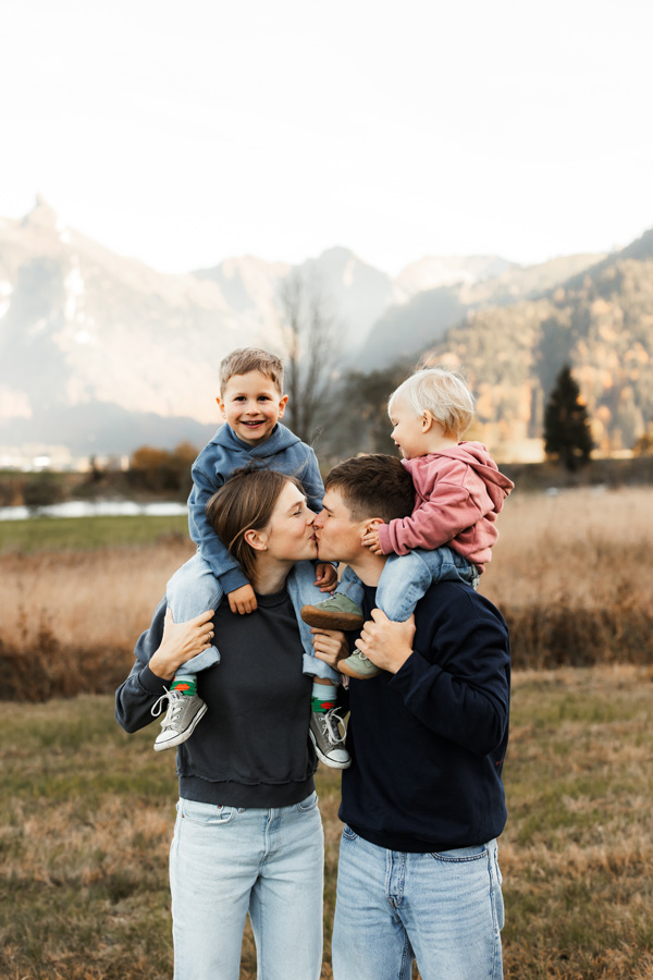 Familienshooting, Schwyz, Hochzeits Fotograf, Zentralschweiz, Irene Kälin Fotografie,Kindershooting,Outoorshooting,Natur, Familienglück, Familienfotografie, Familienfotografin,Schweizer Fotografin