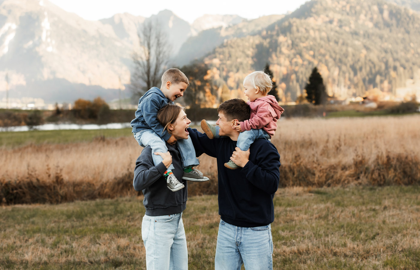 Familienshooting, Schwyz, Hochzeits Fotograf, Zentralschweiz, Irene Kälin Fotografie,Kindershooting,Outoorshooting,Natur, Familienglück, Familienfotografie, Familienfotografin,Schweizer Fotografin