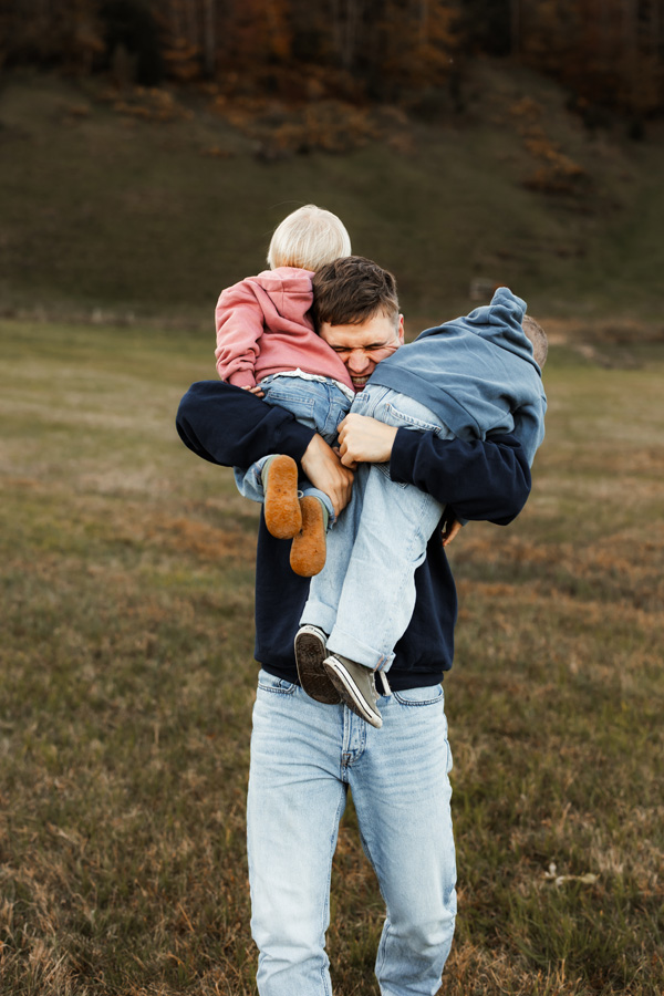Familienshooting, Schwyz, Hochzeits Fotograf, Zentralschweiz, Irene Kälin Fotografie,Kindershooting,Outoorshooting,Natur, Familienglück, Familienfotografie, Familienfotografin,Schweizer Fotografin