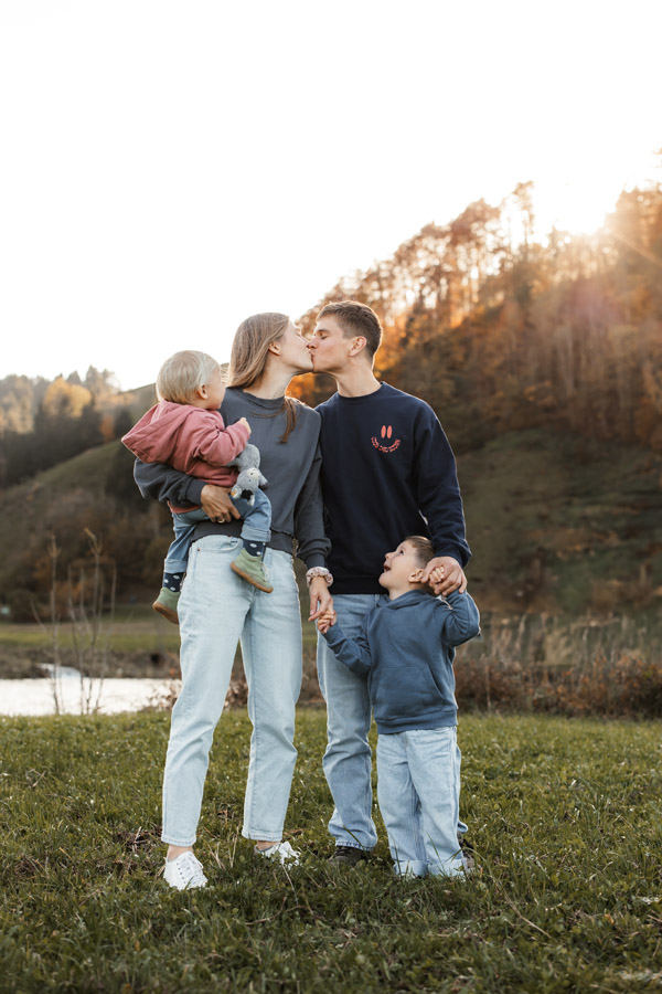 Familienshooting, Schwyz, Hochzeits Fotograf, Zentralschweiz, Irene Kälin Fotografie,Kindershooting,Outoorshooting,Natur, Familienglück, Familienfotografie, Familienfotografin,Schweizer Fotografin